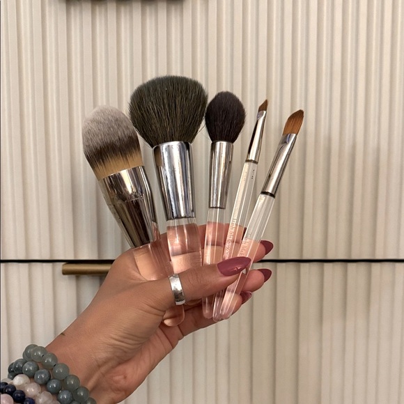 Trish McEvoy Other - ⚡️Trish•McEvoy Silver Opague Makeup Brush Set🪄